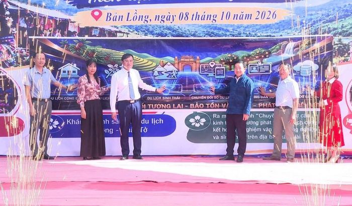 Điểm nhấn là lễ khánh thành sân Chợ du lịch Bản Lồng và ra mắt mô hình du lịch cộng đồng kết hợp trải nghiệm văn hóa, nông nghiệp và sinh thái. Ảnh: Lường Phượng - Lâm Huyền
