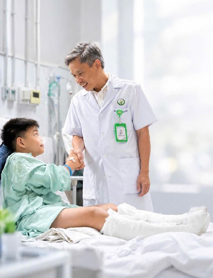Quá trình hồi phục tích cực của em N.M.T sau ngày đầu phẫu thuật. Ảnh: BVCC