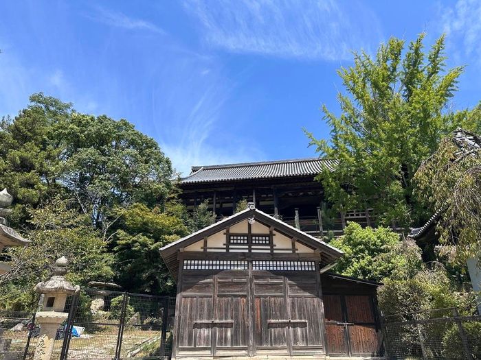 Đền Hokoku trên đồi là công trình lớn nhất trên đảo Miyajima
