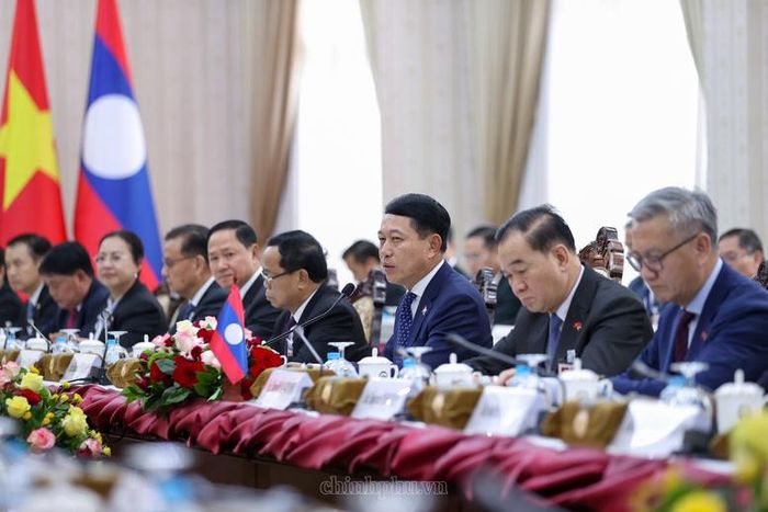 Thủ tướng Lào tin tưởng chuyến thăm sẽ góp phần đưa quan hệ hữu nghị vĩ đại, đoàn kết đặc biệt, hợp tác toàn diện, gắn kết chiến lược Lào - Việt Nam ngày càng đi vào chiều sâu, thiết thực và hiệu quả - Ảnh: chinhphu.vn/Nhật Bắc