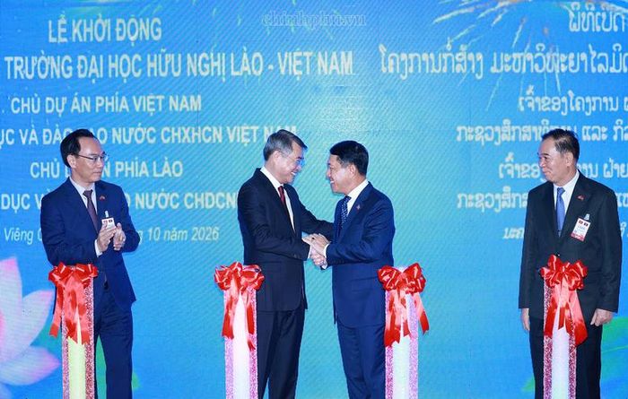 Hai Thủ tướng dự lễ khởi động xây dựng Trường Đại học Hữu nghị Lào - Việt Nam - Ảnh: chinhphu.vn/Nhật Bắc