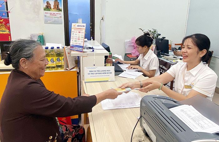 Cử tri kiến nghị giảm độ tuổi hưởng trợ cấp hưu trí xã hội từ đủ 75 tuổi xuống đủ 70 tuổi; nâng mức trợ cấp hưu trí xã hội từ 500.000 đồng lên 1.000.000 đồng/tháng