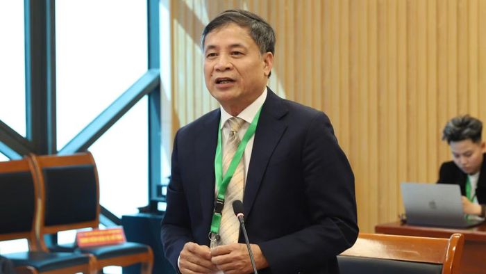 Tiến sĩ Nguyễn Quang Vinh, Tổng Biên tập Tạp chí Quản lý nhà nước phát biểu đề dẫn tọa đàm.