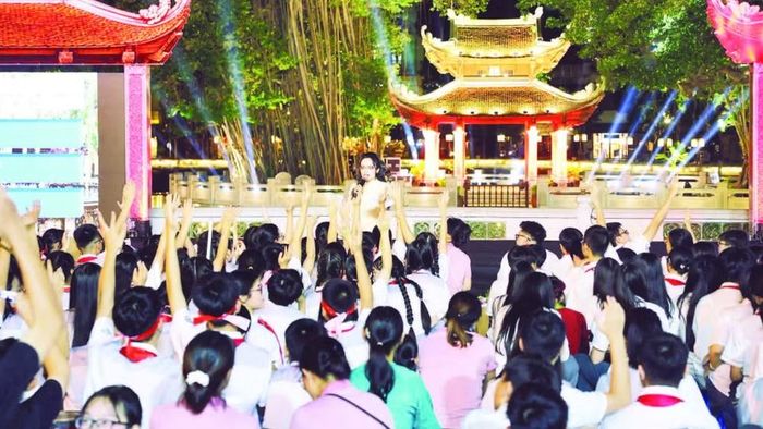Hình ảnh cuộc thi “Tìm hiểu Di tích Quốc gia đặc biệt Văn Miếu-Quốc Tử Giám” dành cho học sinh trung học cơ sở trên địa bàn thành phố Hà Nội. (Ảnh: BAN TỔ CHỨC)