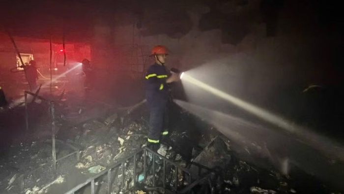 Đám cháy cơ bản được khống chế và dập tắt. (Ảnh: CTV)