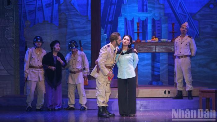 Vở cải lương "Người con gái Hà thành" - một trong những tác phẩm được Nhà hát cải lương Hà Nội đầu tư kỹ lưỡng tham dự liên hoan.