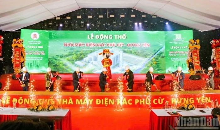 Lễ động thổ nhà máy điện rác Phủ Cừ, tỉnh Hưng Yên. (Ảnh: MAI TÚ)
