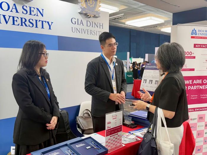 Gian hàng của Trường đại học Gia Định tại triển lãm. (Ảnh: NGUYỄN MẠNH)