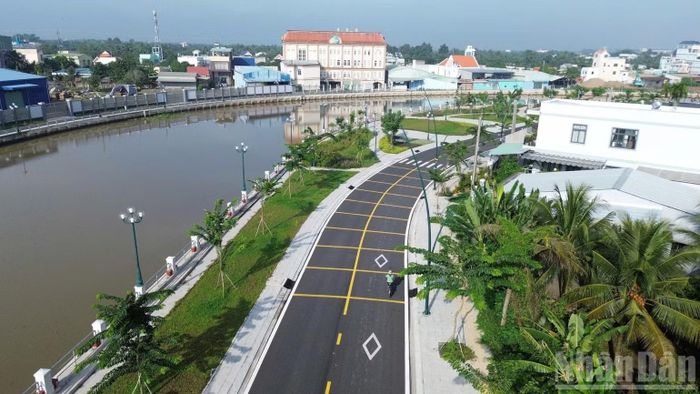 Tuyến kênh Bảo Định của tỉnh Đồng Tháp đang thay đổi từng ngày. (Ảnh: NGUYỄN SỰ)