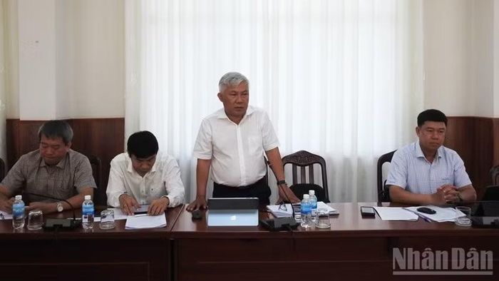 Lãnh đạo Sở Nông nghiệp và Môi trường đề xuất tại cuộc họp. (Ảnh: NGUYỄN TRUNG)