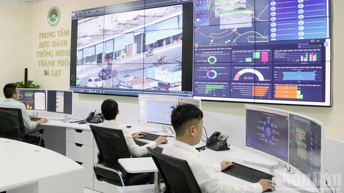 Dữ liệu từ hệ thống ITS được kết nối về Trung tâm điều hành thông minh (IOC). (Ảnh: BẢO VĂN)