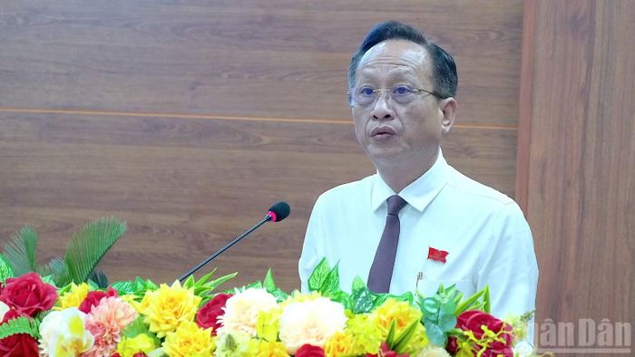 Phó Bí thư Tỉnh ủy, Chủ tịch Hội đồng nhân dân tỉnh Cà Mau Phạm Văn Thiều phát biểu bế mạc kỳ họp. (Ảnh: HỮU TÙNG)