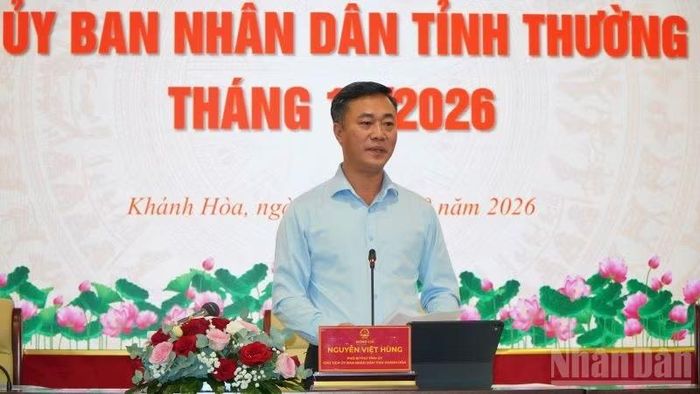 Đồng chí Nguyễn Việt Hùng, Chủ tịch Ủy ban nhân dân tỉnh phát biểu. (Ảnh: VŨ TÂN)