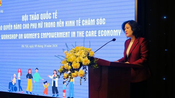 Thứ trưởng Nội vụ Nguyễn Thị Hà phát biểu ý kiến tại hội thảo. (Ảnh: NHẬT ANH)