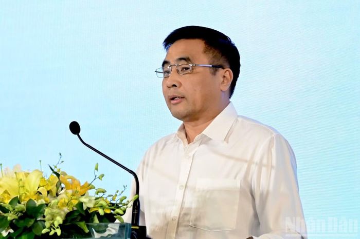 Thứ trưởng Nông nghiệp và Môi trường Nguyễn Quốc Trị phát biểu tại diễn đàn.