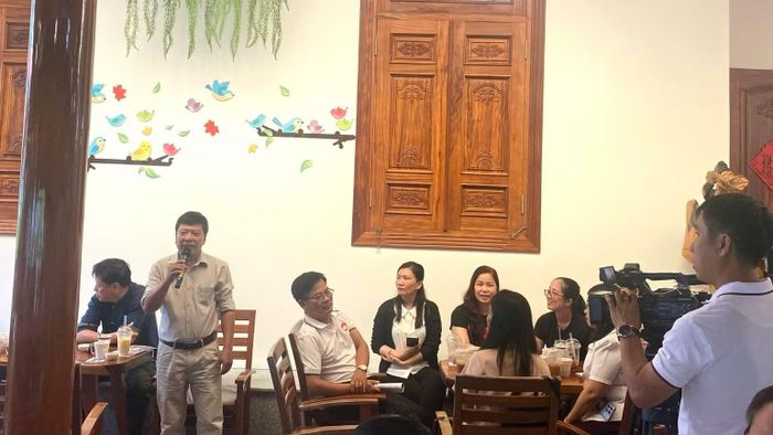 Người dân kiến nghị vướng mắc, khó khăn. (Ảnh: Hoàng Gia)