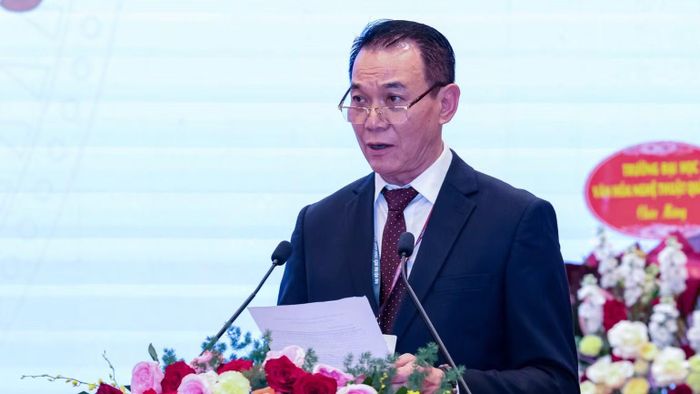 Tiến sĩ, Nghệ sĩ Nhân dân Phạm Anh Phương, Chủ tịch Hội Nghệ sĩ Múa Việt Nam phát biểu khai mạc Đại hội. (Ảnh: HỒNG HẢI)