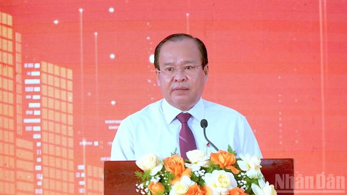 Phó Chủ tịch Ủy ban nhân dân tỉnh Cà Mau Nguyễn Minh Luân phát biểu tại lễ phát động. (Ảnh: HỮU TÙNG)