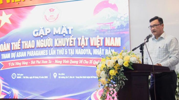 Phó Giám đốc Trung tâm Huấn luyện Thể thao quốc gia Thành phố Hồ Chí Minh Nguyễn Ngọc Long phát biểu. (Ảnh: NGỌC LINH)