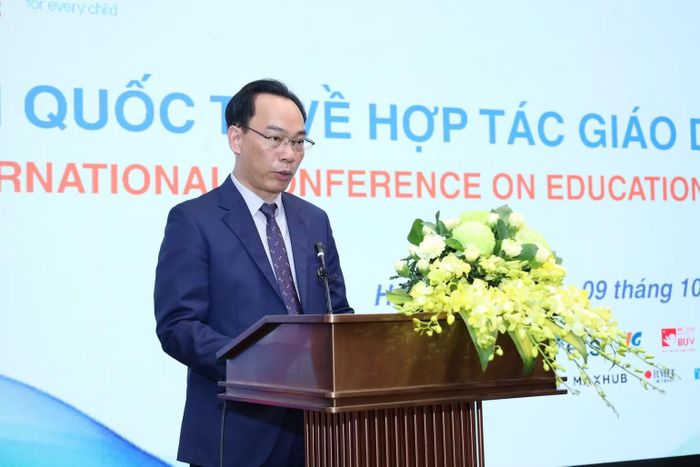 Bộ trưởng Giáo dục và Đào tạo Hoàng Minh Sơn phát biểu khai mạc Hội nghị. (Ảnh: NGUYỄN MẠNH)
