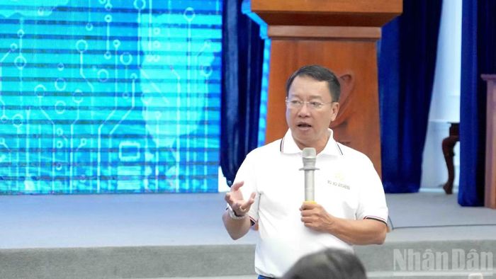 Tiến sĩ Thái Trường Giang, Phó Giám đốc Sở Khoa học và Công nghệ tỉnh Cà Mau chia sẻ tham luận tại hội thảo. (Ảnh: HỮU TÙNG)