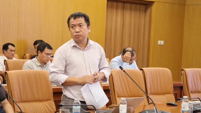 Phó Ban Kỹ thuật an toàn Tập đoàn Điện lực Việt Nam Lê Thế Phong phát biểu tại hội nghị. (Ảnh: Tiến Đạt)