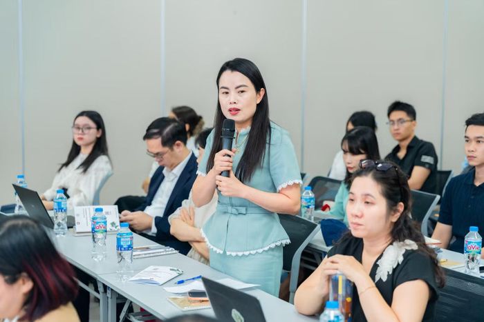 Đại biểu thảo luận, đóng góp ý kiến tại hội thảo. (Ảnh: FTU)