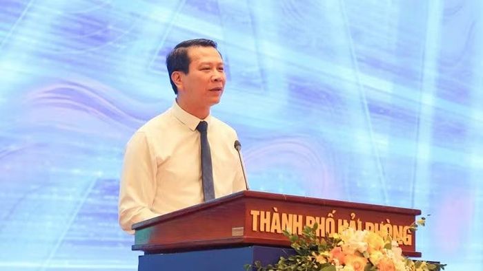 Phó Chủ tịch Hội đồng nhân dân thành phố Hải Phòng Bùi Đức Quang phát biểu khai mạc diễn đàn. (Ảnh: XUÂN TRƯỜNG)