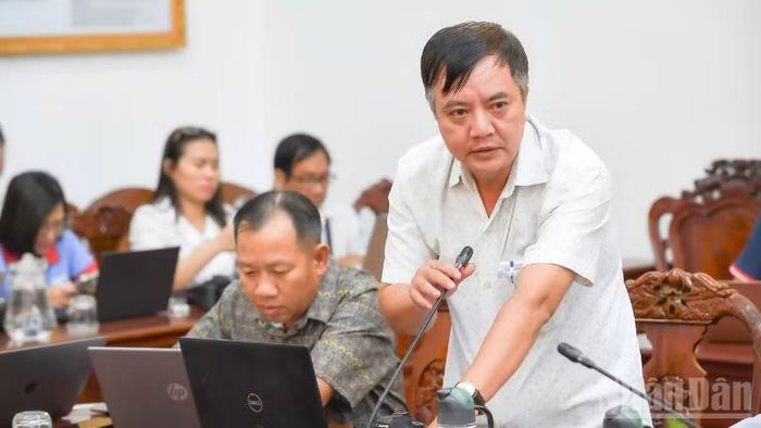 Cơ quan báo chí đặt ra nhiều vấn đề về đầu tư công, hạ tầng đô thị, y tế. (Ảnh: VĂN ÚT)