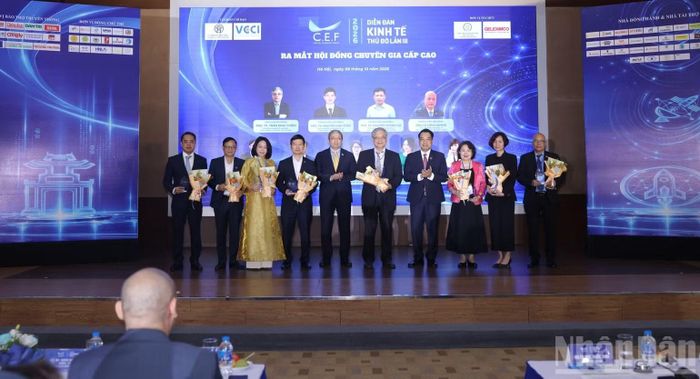 Hội đồng Chuyên gia cấp cao CEF gồm 9 thành viên cũng được ra mắt.