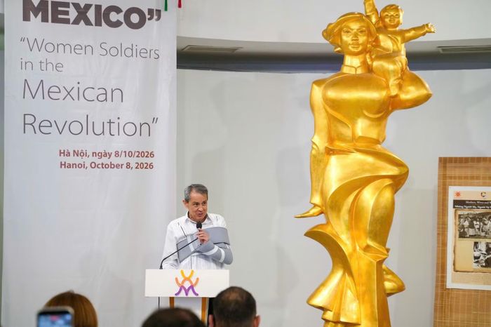 Đại sứ Mexico tại Việt Nam Alejandro Negrín phát biểu tại buổi khai mạc triển lãm. (Ảnh: Vương Diệm)