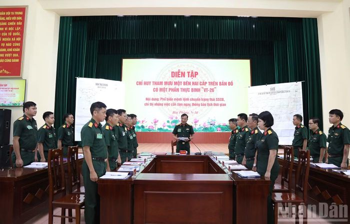 Lực lượng tham gia diễn tập thực hành các nội dung chuyển trạng thái sẵn sàng chiến đấu từ thường xuyên lên cao. (Ảnh: QUỲNH HƯƠNG)