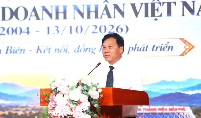 Ông Bùi Đức Giang, Chủ tịch Hiệp hội Doanh nghiệp tỉnh Điện Biên phát biểu kỷ niệm 22 năm Ngày Doanh nhân Việt Nam. (Ảnh: LÊ LAN)