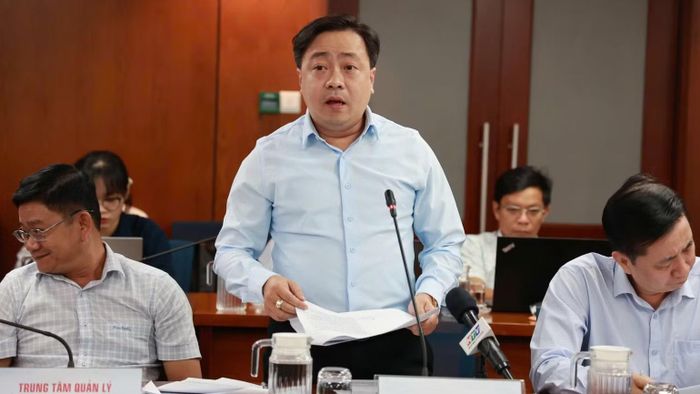 Ông Phạm Quốc Huy, Phó Trưởng phòng Hạ tầng kỹ thuật, Sở Xây dựng Thành phố Hồ Chí Minh thông tin một số tuyến đường có mức độ ngập tăng. (Ảnh: VÕ LÊ)