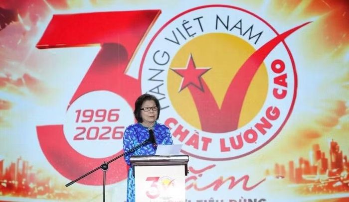Bà Vũ Kim Hạnh, Chủ tịch Hiệp hội Doanh nghiệp Hàng Việt Nam chất lượng cao phát biểu tại sự kiện. (Ảnh: CTV)