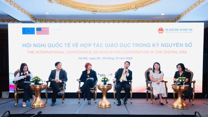 Tọa đàm Cùng nhau xây dựng tương lai: Quan hệ đối tác quốc tế về chuyển đổi số cho mọi trẻ em. (Ảnh: Bộ Giáo dục và Đào tạo)