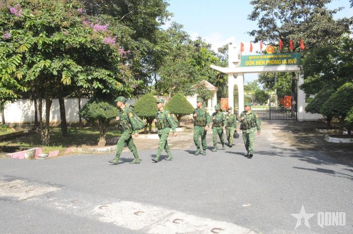  Bước chân thầm lặng của cán bộ, chiến sĩ Đồn Biên phòng Ia Rvê.  