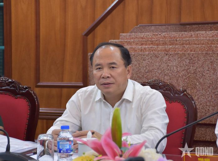 Thiếu tướng Đoàn Xuân Bộ, Bí thư Đảng ủy, Tổng biên tập Báo QĐND, Chủ tịch Hội đồng chung khảo Cuộc thi chủ trì buổi họp.  