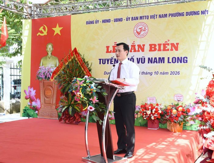 Đại diện lãnh đạo Phường Dương Nội phát biểu. Ảnh: VŨ TÚ
