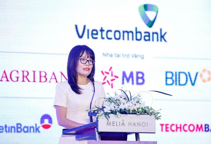  Bà Đoàn Hồng Nhung, Thành viên Ban Điều hành, Giám đốc Khối Bán lẻ Ngân hàng Thương mại cổ phần Ngoại thương Việt Nam (Vietcombank) phát biểu. 
