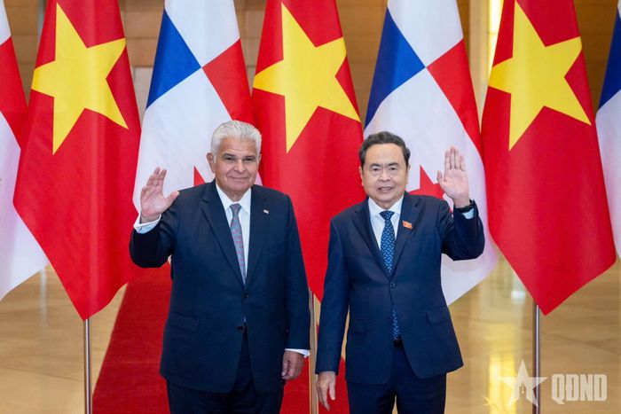 Chủ tịch Quốc hội Trần Thanh Mẫn và Tổng thống Panama José Raúl Mulino. Ảnh: VIỆT TRUNG  