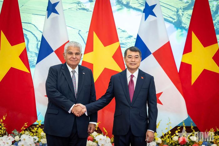 Thủ tướng Chính phủ Lê Minh Hưng và Tổng thống Panama José Raúl Mulino. Ảnh: VIỆT TRUNG 
