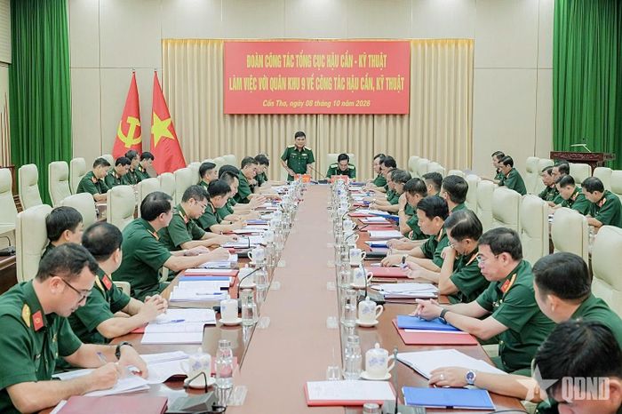 Trung tướng Trần Minh Đức, Chủ nhiệm Tổng cục Hậu cần - Kỹ thuật phát biểu tại buổi làm việc.