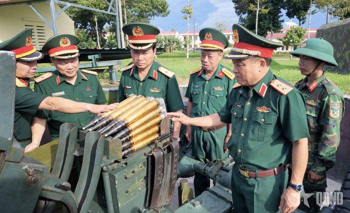 Đoàn công tác kiểm tra nhiệm vụ bảo đảm kỹ thuật tại Lữ đoàn Pháo phòng không 226.