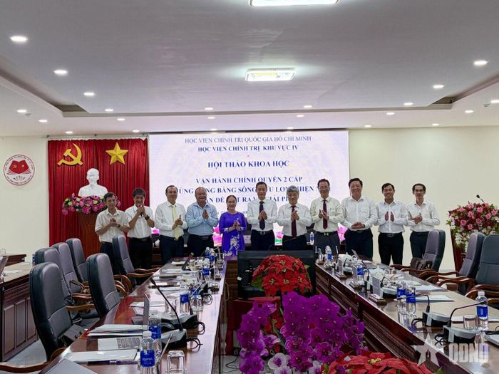 Các đại biểu chụp ảnh chung.