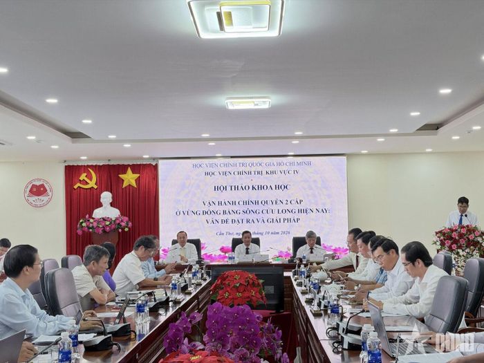  Quang cảnh hội thảo khoa học với chủ đề “Vận hành chính quyền 2 cấp ở vùng Đồng bằng sông Cửu Long hiện nay: Vấn đề đặt ra và giải pháp". 