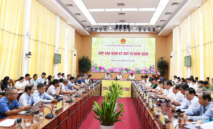  Quang cảnh buổi họp báo định kỳ quý III-2026 của TP Cần Thơ. 