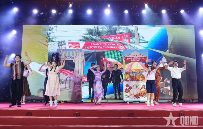 Chương trình sân khấu hóa tái hiện hành trình 30 năm phát triển doanh nghiệp hàng Việt Nam chất lượng cao.