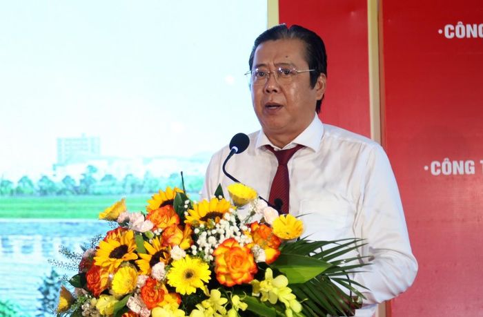 Ông Trần Hoàng Vĩnh, Giám đốc Ban Quản lý Dự án đầu tư xây dựng các công trình giao thông tỉnh Quảng Ngãi cam kết triển khai thi công công trình bảo đảm tiến độ, chất lượng