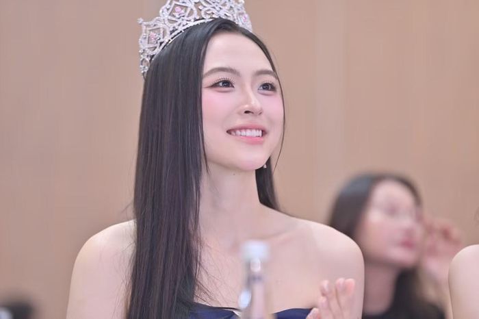 Á hậu 2, Nguyễn Thị Vân Nhi nhìn nhận, các bạn thí sinh đã can đảm bước ra khỏi “vùng an toàn”. Hành trình tại cuộc thi giúp các cô gái gặp gỡ nhiều con người, đi đến nhiều vùng đất mới. Từ đó, mỗi thí sinh sẽ nhận ra điểm mạnh và điểm yếu của bản thân. Nhờ vậy, mỗi bạn sẽ tự hoàn thiện những thiếu sót để hướng đến những giá trị tích cực, đẹp đẽ hơn. "Vân Nhi nghĩ rằng, thanh xuân đẹp không phải vì bạn đã làm được bao nhiêu, mà vì đã trưởng thành thêm bao nhiêu từ những trải nghiệm ấy". (Ảnh: BTC)